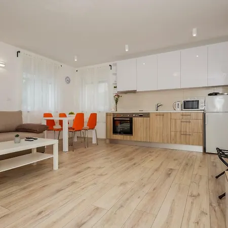 Mare Апартаменти Трогір