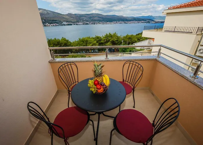 Apartament Mare *